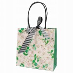 torebka prezentowa z kokardą incood zielone pnącza 20x20_WZÓR 01.jpg